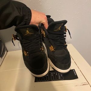 Jordan 4 Royalty size 9